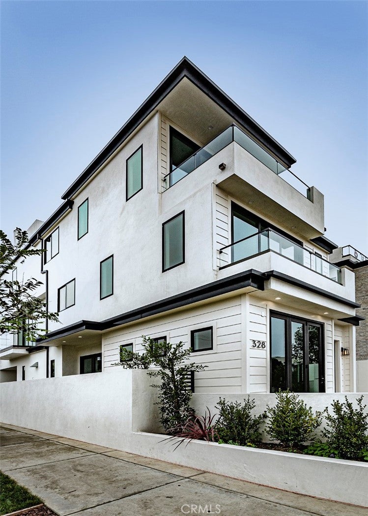 328 3rd Street