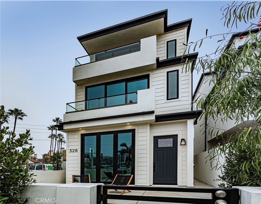 328 3rd Street
