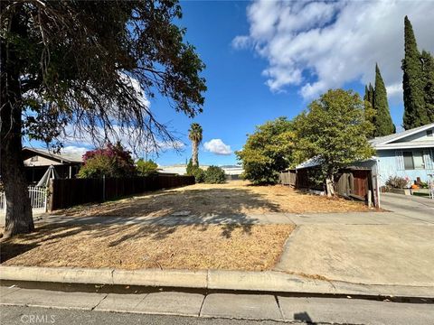 Photo of 919 W 14th St, Merced, CA 95340 (MLS # FR26057511)