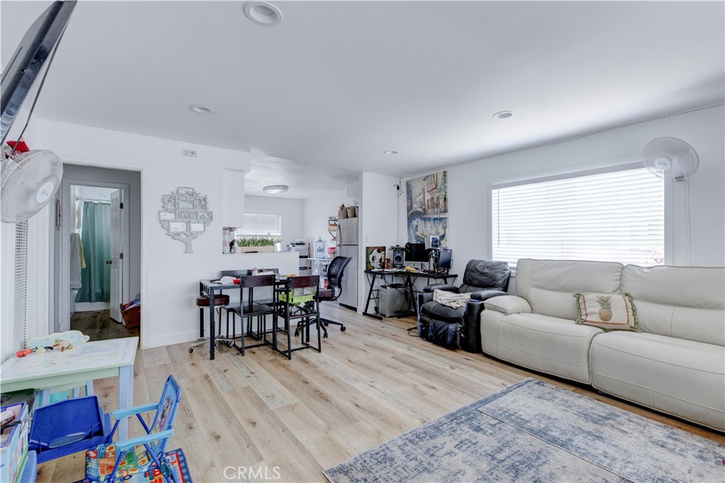 1720 Cerritos Avenue 1