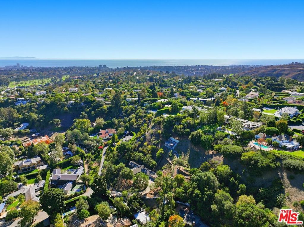 Photo of 13241 Riviera Ranch Road, Los Angeles, CA 90049 (MLS # 25608187)