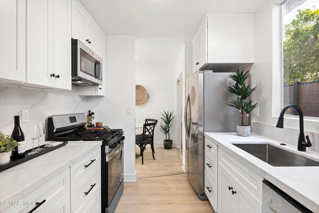 Photo of 717 Copeland Court #4, Santa Monica, CA 90405 (MLS # 225003656)