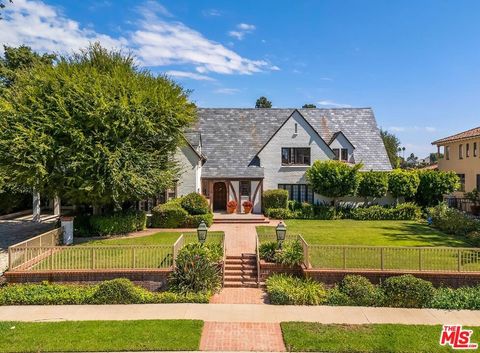 Photo of 138 S Hudson Place, Los Angeles, CA 90004 (MLS # 25597627)