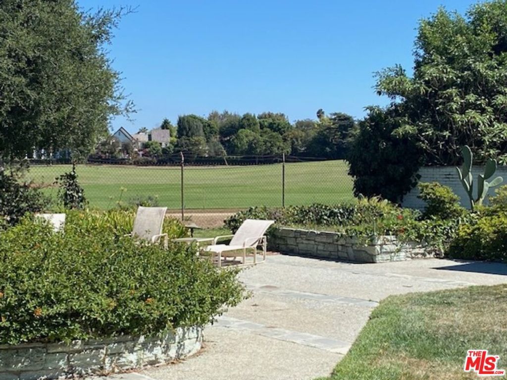 Photo of 138 S Hudson Place, Los Angeles, CA 90004 (MLS # 25597627)