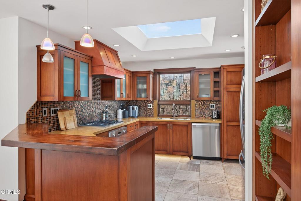 2916 Lakeshore Court