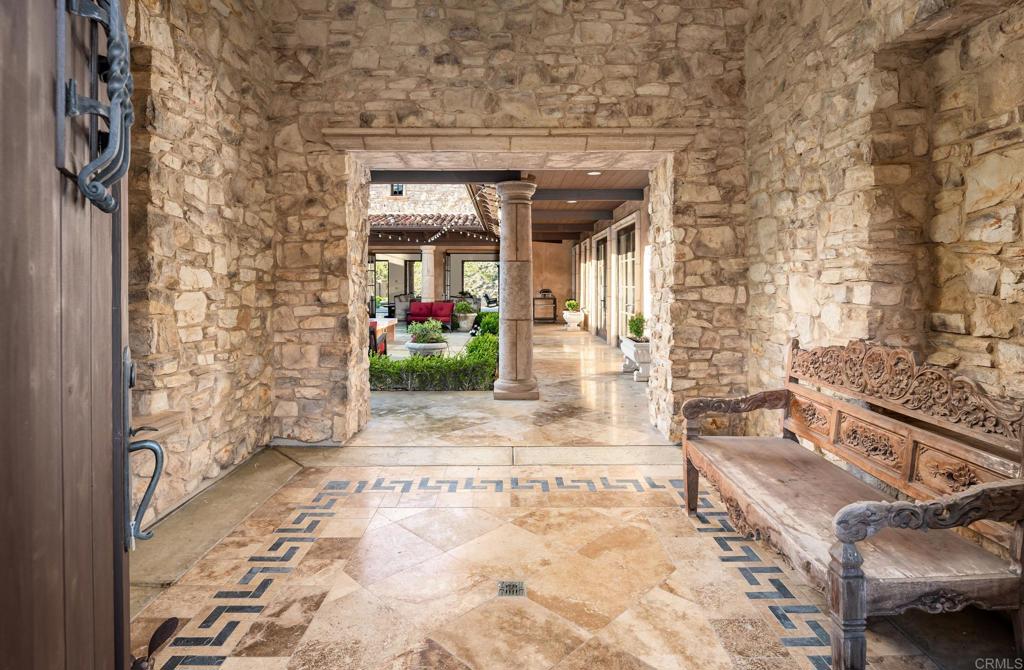 4258 Via Ravello
