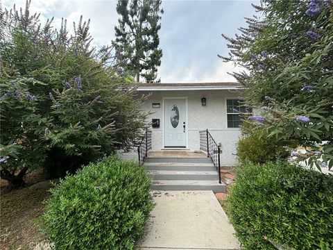 Photo of 17730 Martha Street, Encino, CA 91316 (MLS # SR26028089)