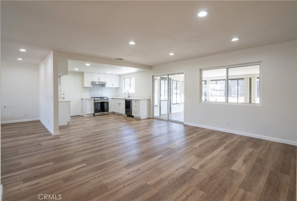 1460 N Towne