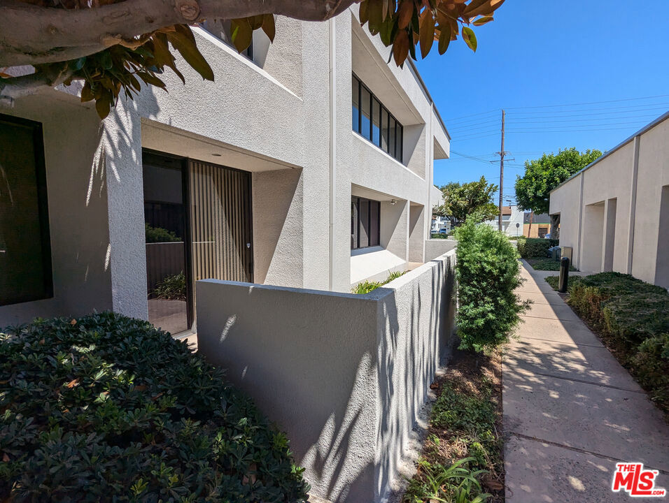 2070 N Tustin Avenue