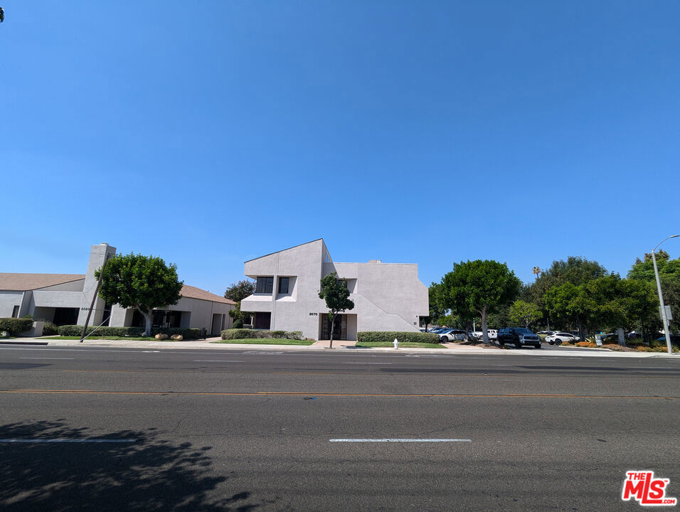 2070 N Tustin Avenue