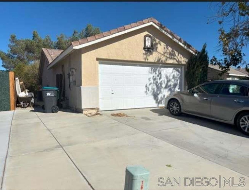 Photo of 43516 32Nd St E St, Lancaster, CA 93535 (MLS # 250041641SD)
