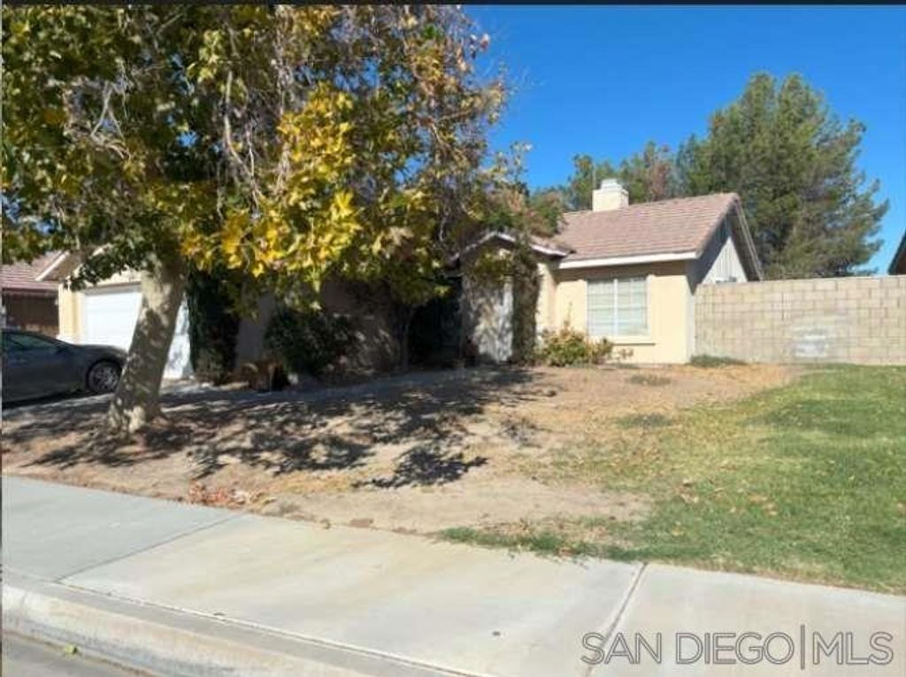 Photo of 43516 32Nd St E St, Lancaster, CA 93535 (MLS # 250041641SD)