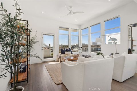 Photo of 647 1st Place Pl, Hermosa Beach, CA 90254 (MLS # SB26063173)