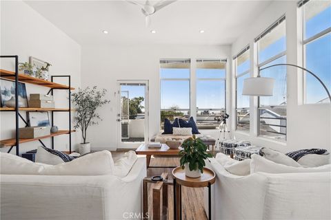 Photo of 647 1st Place Pl, Hermosa Beach, CA 90254 (MLS # SB26063173)