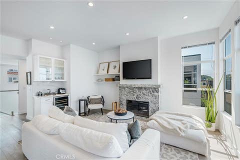 Photo of 647 1st Place Pl, Hermosa Beach, CA 90254 (MLS # SB26063173)