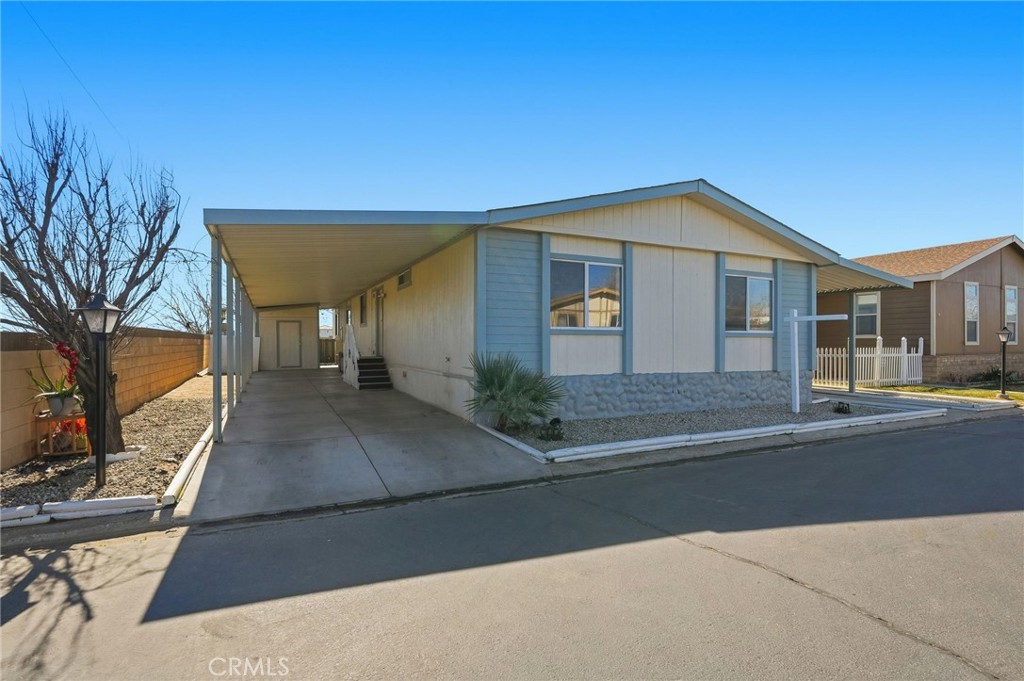 2121 E Avenue I 10