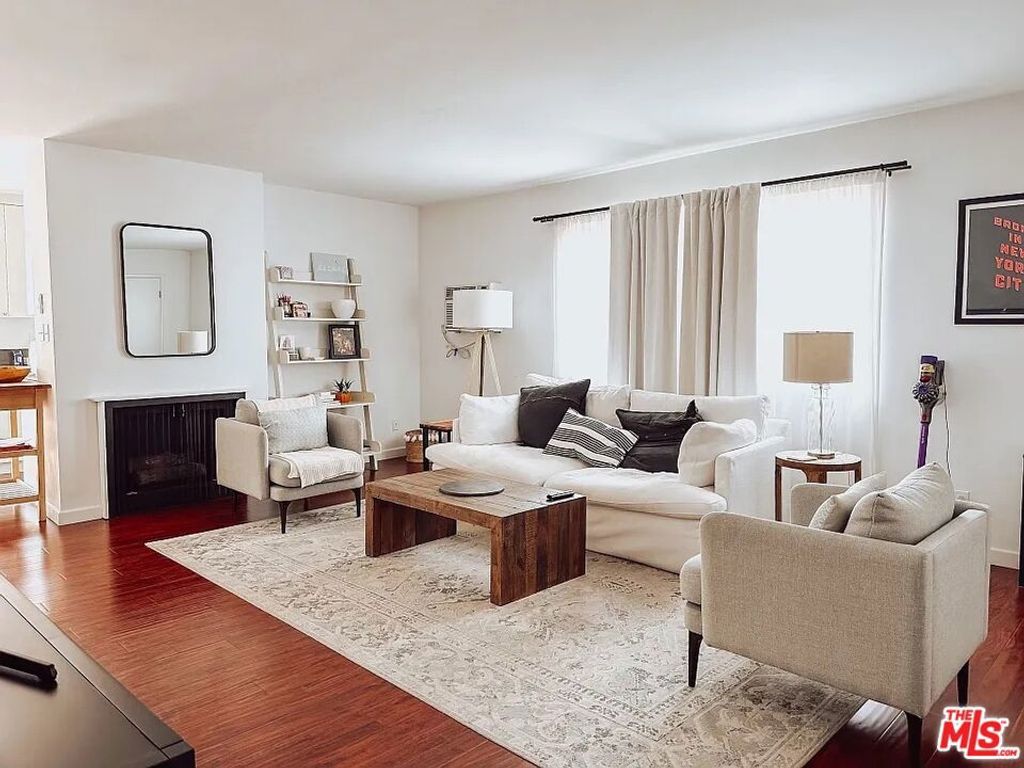 Photo of 11836 Mayfield Avenue #9, Los Angeles, CA 90049 (MLS # 26743227)