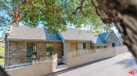 Photo of 10110 Cielo Drive, Beverly Hills, CA 90210 (MLS # 26639051)