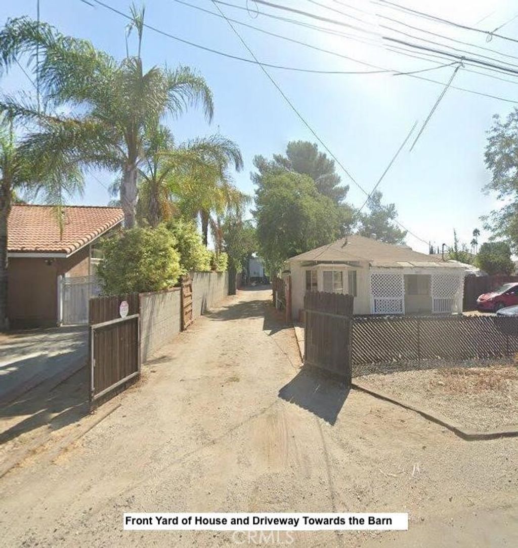 Photo of 9808 Kester Avenue, North Hills, CA 91343 (MLS # SR25239455)
