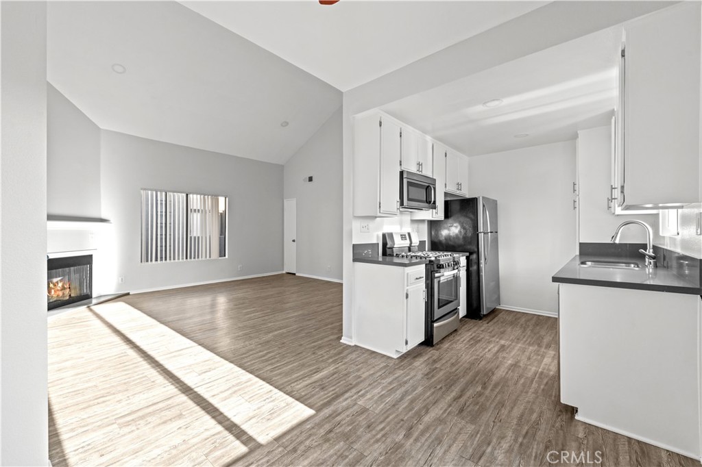 Properties 4 711 N Hollywood Way