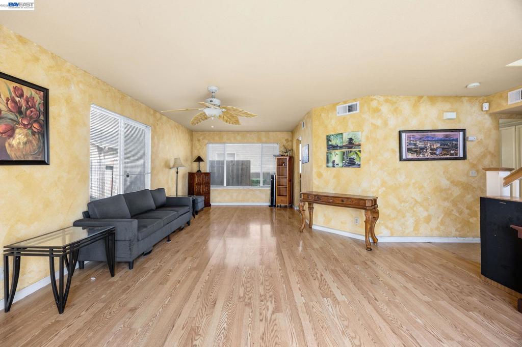 20667 Blossom Cmn Cmn, Hayward CA 94541