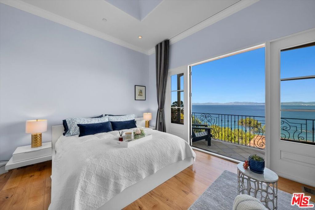 1128 Palos Verdes Drive