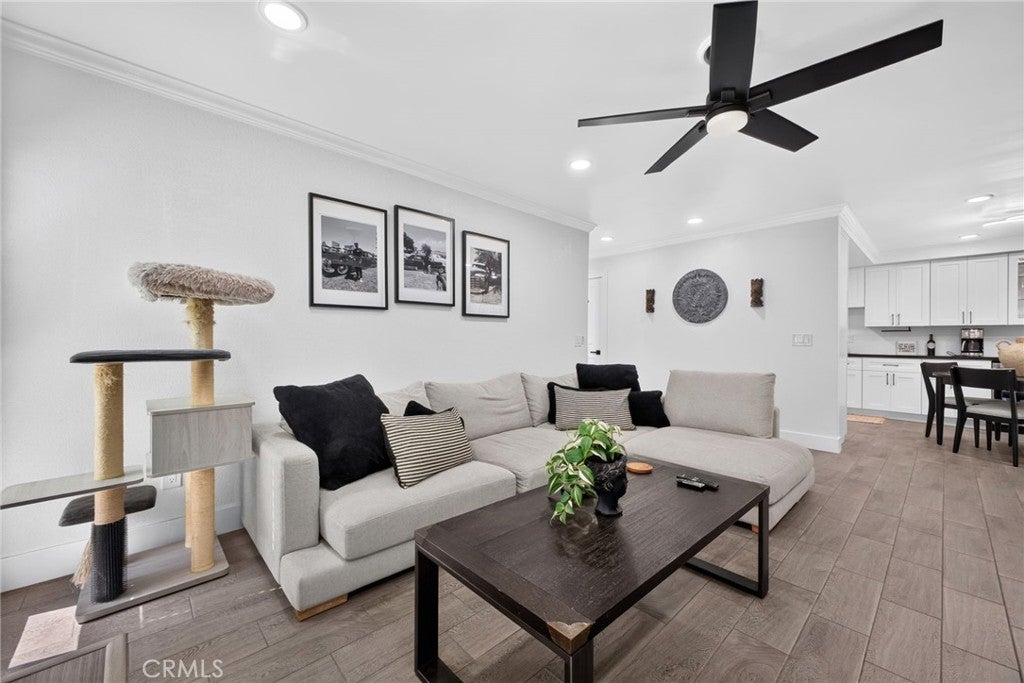 1725 Melrose 28