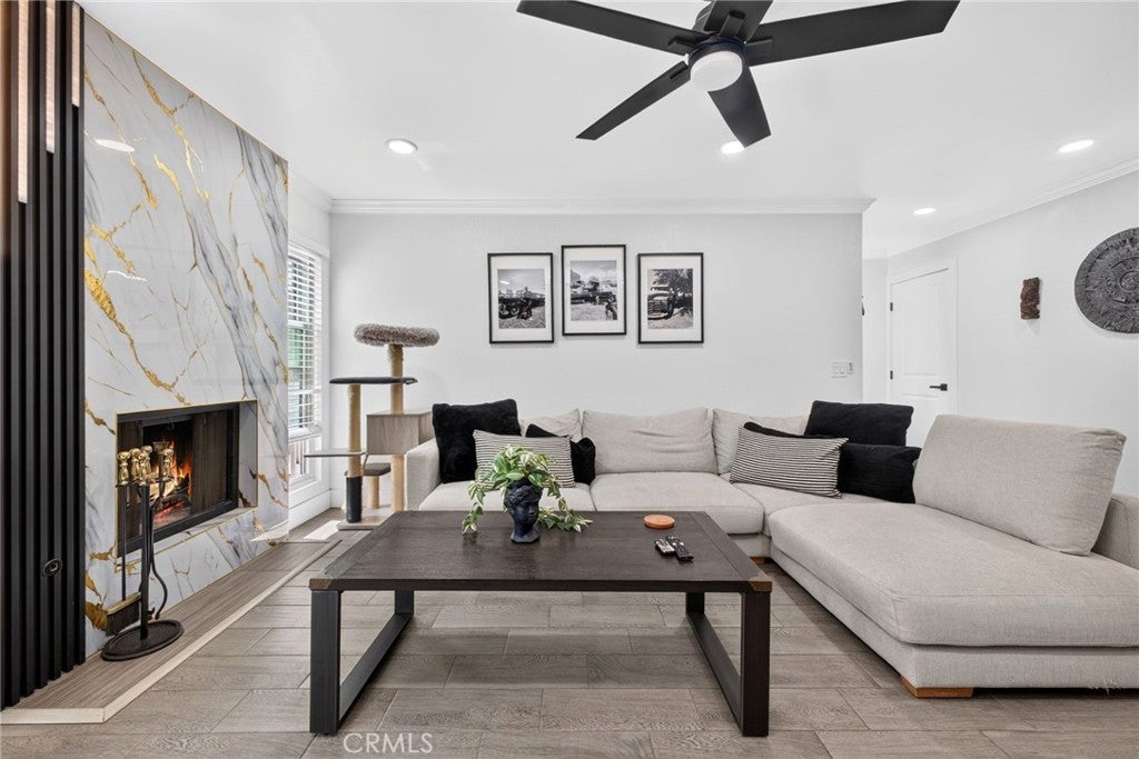 1725 Melrose 28