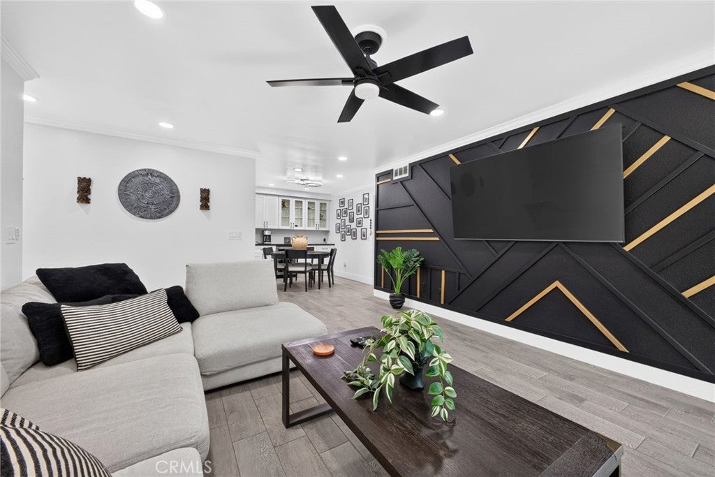 1725 Melrose 28