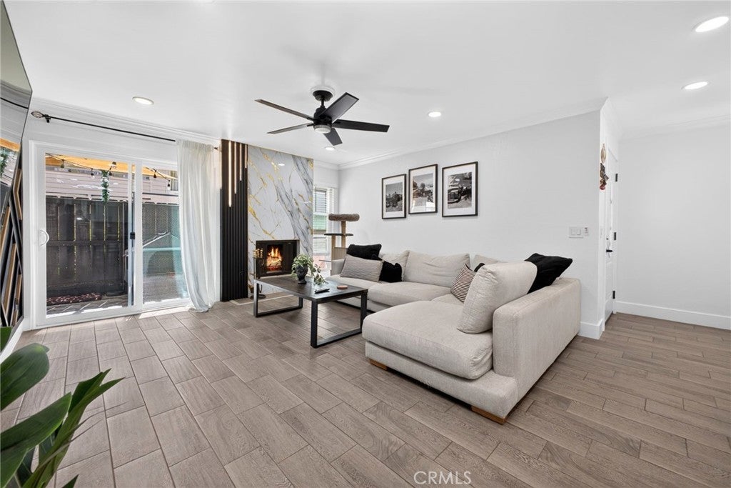 1725 Melrose 28
