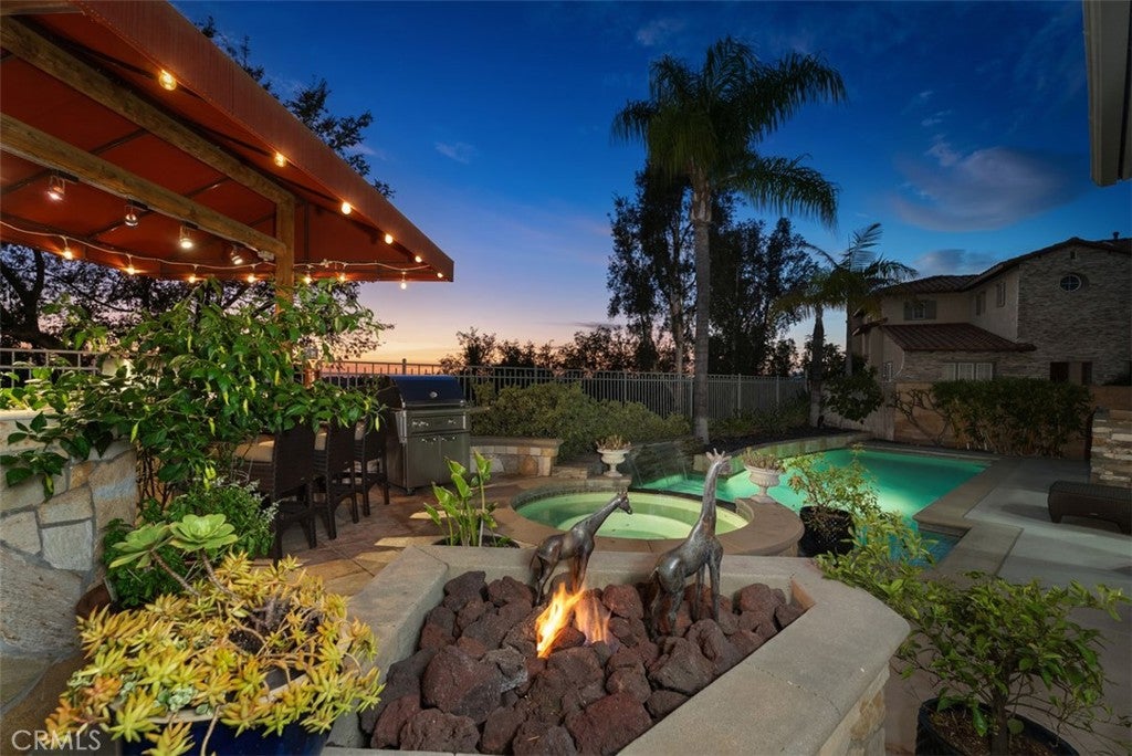 22801 Maiden Lane
