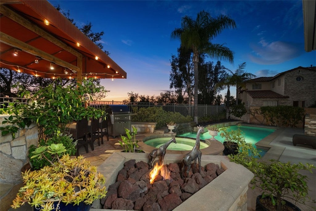 22801 Maiden Lane