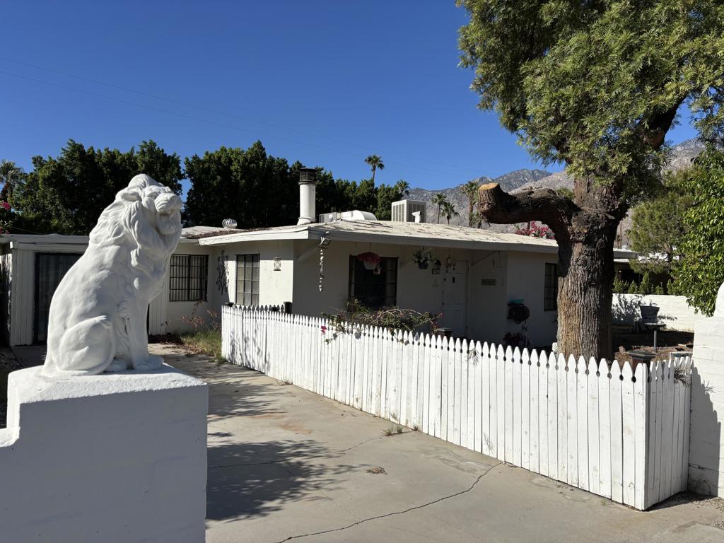 OPPORTUNITY PRESENTS IFSEL! 3 Bedrooms 2 Bathrooms. Main House is 2/1 and Guest House is 1/1 with Pool in the Movie Colony. Property is a Fixer and presents a great opportunity for INVESTORS and/or anyone looking to bring it back to its glory days and add to their Portfolio. Do Not miss out the potential is enormous.