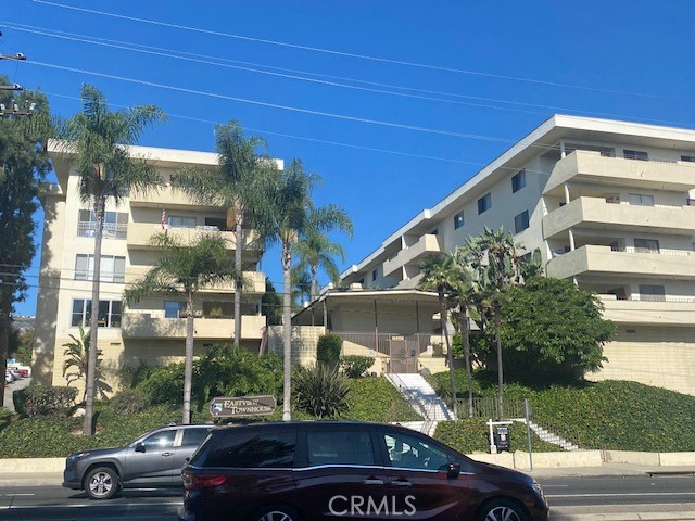 Most reasonably priced condominium unit located in the PV school district. Owner recently installed new air condition unit. The unit is spacious and the washer and dryer are in the unit. The condominium is located in the convenient location, close to park, shopping center, and bank, restaurants are near by. Easy access to Harbor Freeway, Long Beach Freeway.