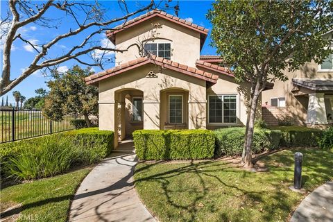 Photo of 9796 Foxglove Dr, Riverside, CA 92503 (MLS # OC26035267)