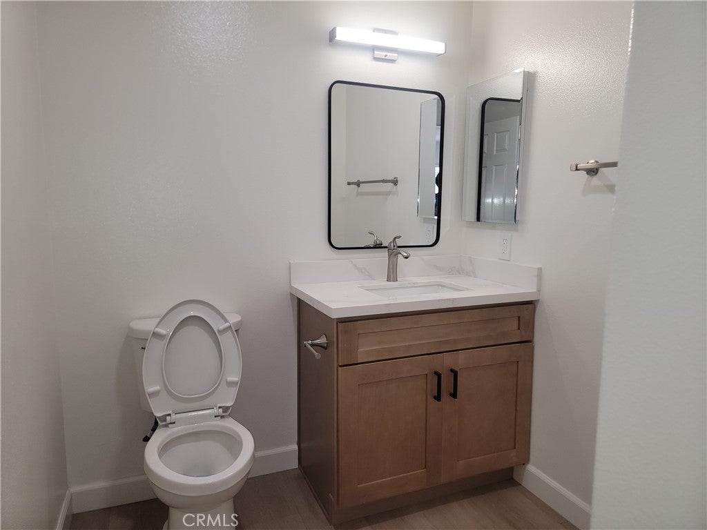15919 Halldale