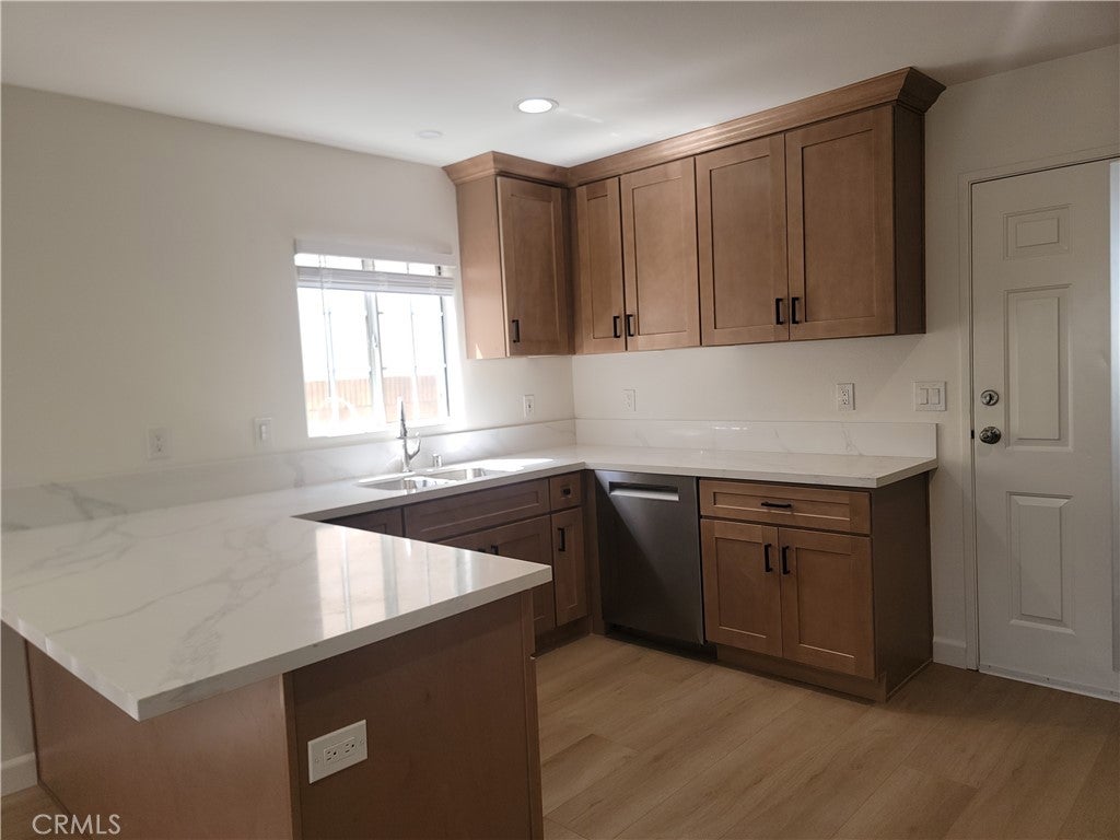 15919 Halldale