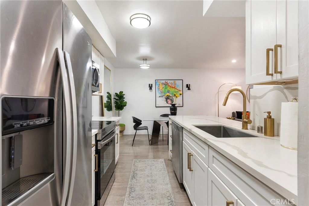 Photo of 906 N Doheny Dr #303, West Hollywood, CA 90069 (MLS # OC26017956)