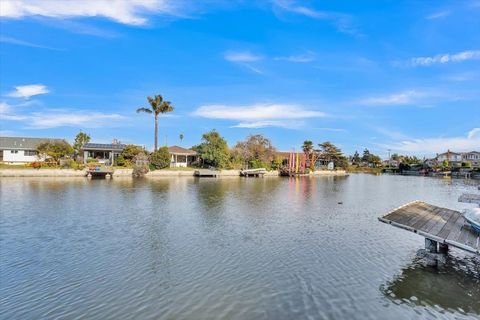 Photo of 2819 Bayview Dr Dr, Alameda, CA 94501 (MLS # 41122602)