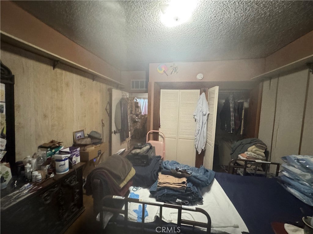 1519 W 69th