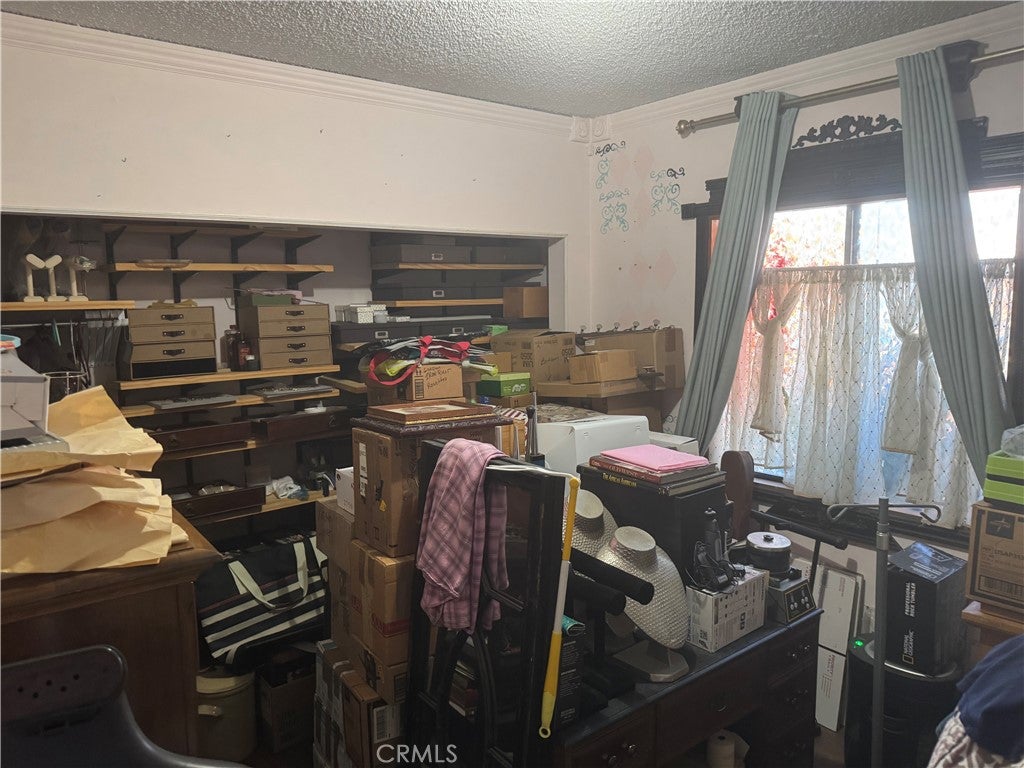 1519 W 69th