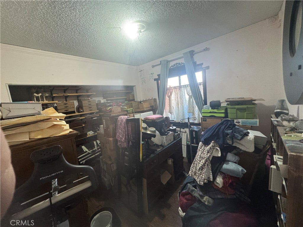 1519 W 69th