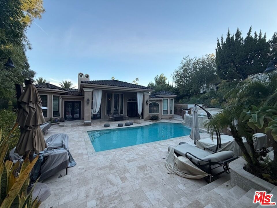 4555 Winnetka Avenue