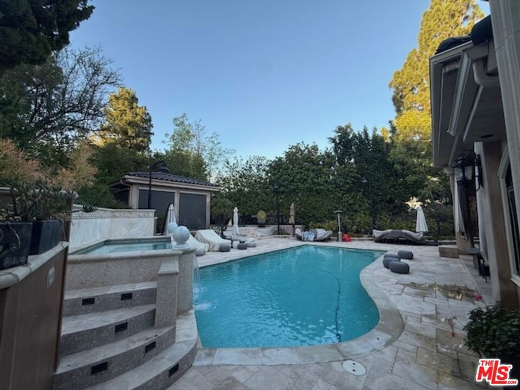 Photo of 4555 Winnetka Avenue, Woodland Hills, CA 91364 (MLS # 26634403)