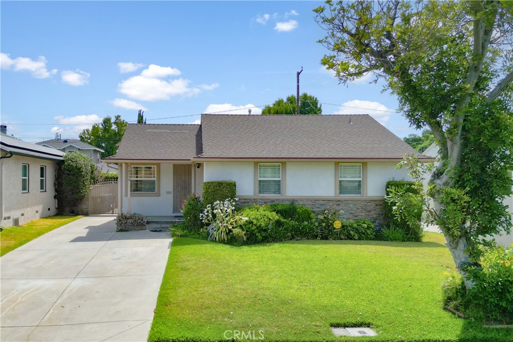 MOVE-IN READY! Welcome to a charming Arcadia home designed for comfort and convenience. The home sits in a quaint and cozy neighborhood, has a gated backyard entry, and a 2-car garage. Inside is bright and inviting with tons of quality features and finishes. The backyard includes a covered awning, perfect for sunbathing and relaxing, and a luscious orange tree. Location is highly sought-after with easy access to the 10, 210, and 605 FWY. Just minutes away from Live Oak Park, Arroyo High School, Rio Hondo Elementary, and The Shops at Santa Anita.