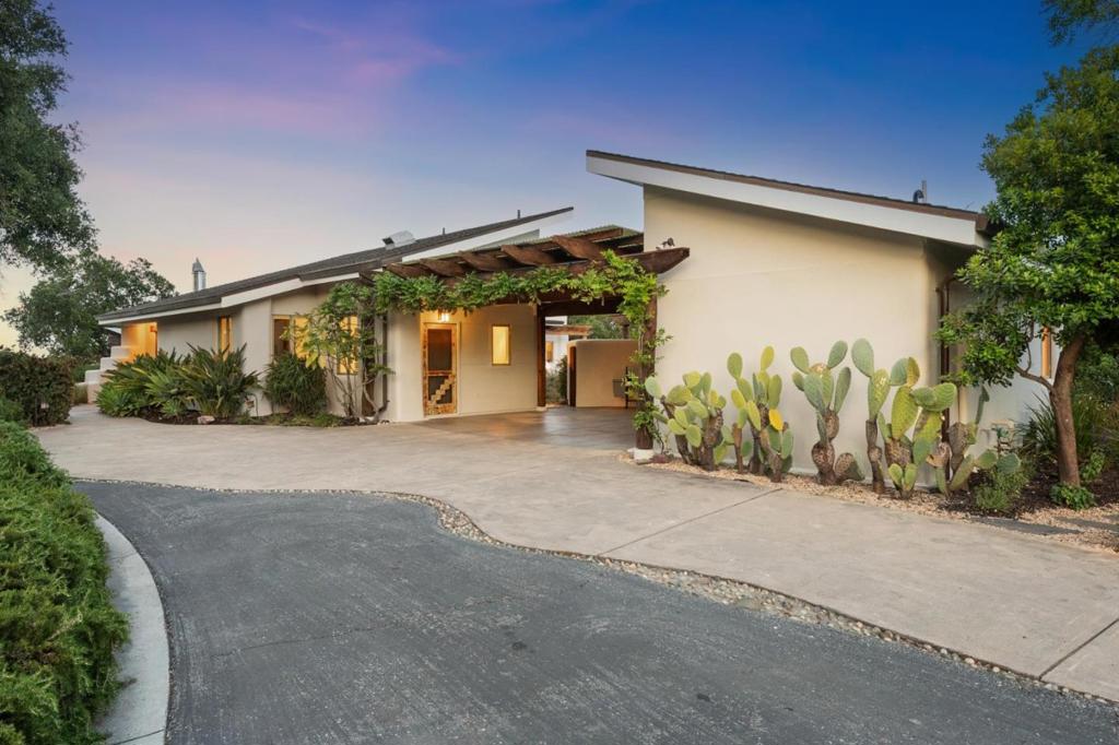 27690 Central Drive