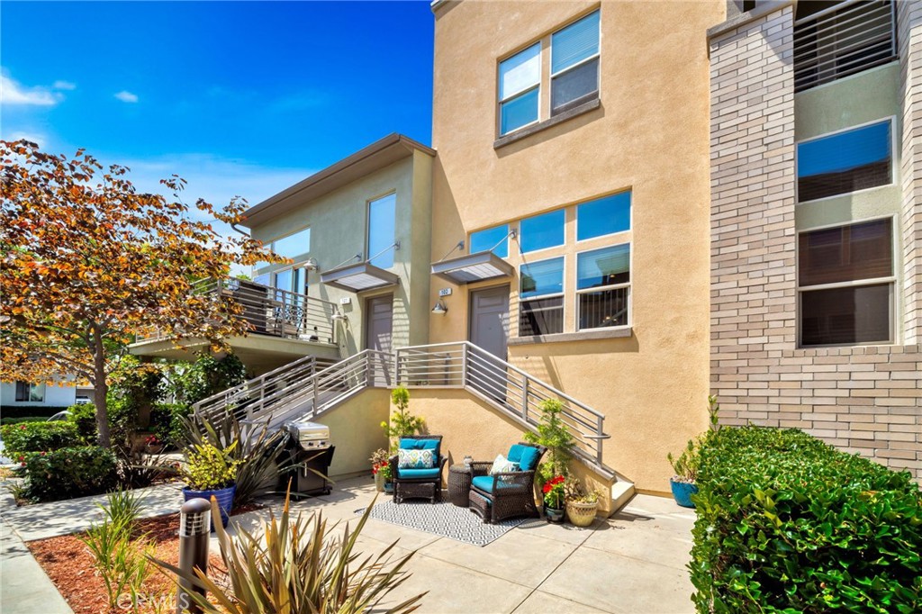 5325 Pacific Terrace 102