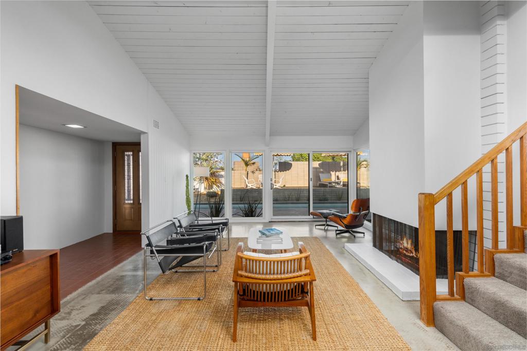 2648 Loring St.