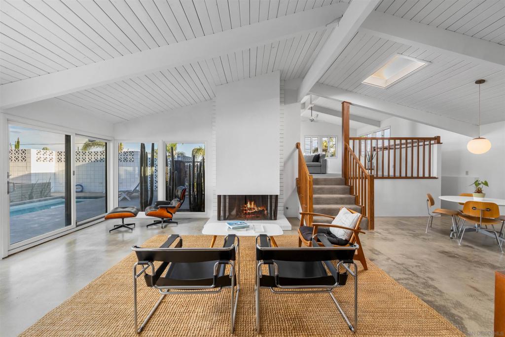 2648 Loring St.