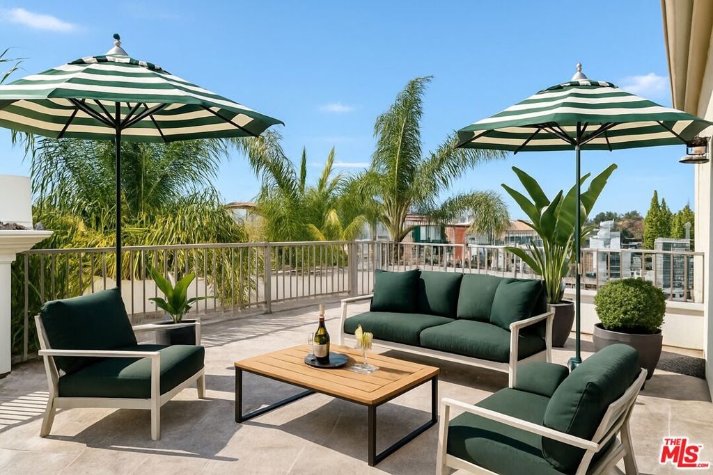 Photo of 11974 Mayfield Avenue #2, Los Angeles, CA 90049 (MLS # 25591381)